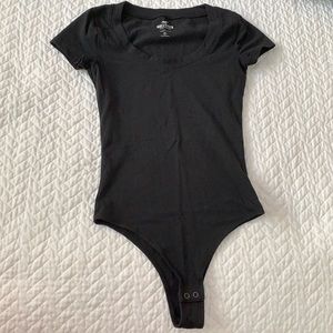 HOLLISTER Scoop neck cheeky bodysuit